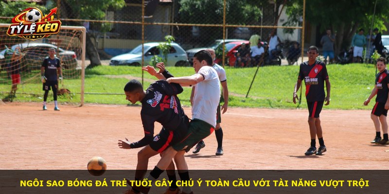 Ngôi sao bóng đá trẻ tuổi gây chú ý toàn cầu với tài năng vượt trội