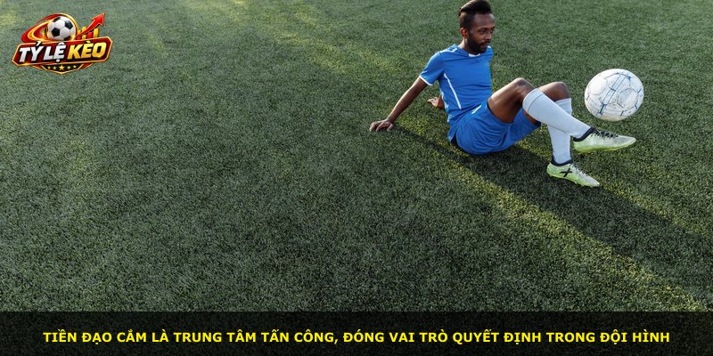 Tiền đạo cắm là trung tâm tấn công, đóng vai trò quyết định trong đội hình